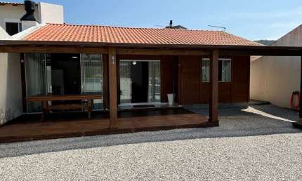 Casa em Palmas do Arvoredo - Conforto e Espaço a Poucos Metros da Praia
