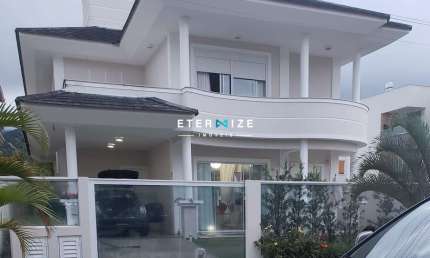 Casa em Praia de Palmas com 03 Dormitórios sendo 01 Suíte em Governador Celso Ramos/SC