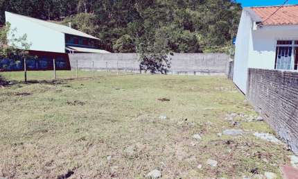Terreno com 360m2 em localização privilegiada, a venda no bairro Fazenda da Armação Governador Celso Ramos Santa Catarina