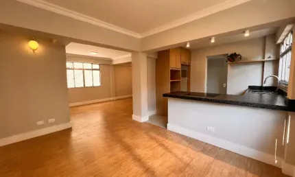 Apartamento ensolarado no batel – reformado e pronto para morar!