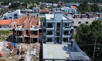Apartamento com 3 quartos à venda no Itacolomi, Balneário Piçarras  por R$ 515.000