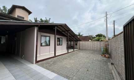 Casa com 3 quartos à venda no Centro, Penha  por R$ 1.200.000