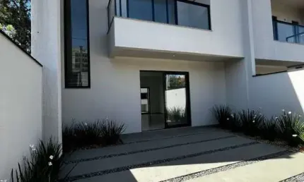 Casa com 3 quartos à venda no itacolomi, balneário piçarras  por r$ 770.000