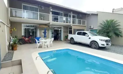 Casa com 3 quartos à venda no Itacolomi, Balneário Piçarras  por R$ 1.650.000