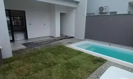 Casa com 3 quartos à venda no Itacolomi, Balneário Piçarras  por R$ 780.000