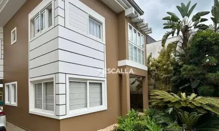 Casa em Condomínio no Residencial Glória, com 02 suites.