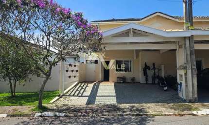 Sobrado com 3 dormitórios à venda, 120 m² por R$ 800.000 - Villa Branca - Jacareí/SP