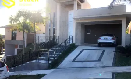 Casa térrea de alto padrão a venda em Jundiaí, SP, localizada no Condomínio Residencial Terras de Jundiaí.