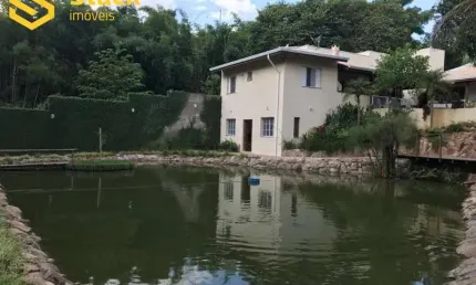 Imóvel escriturado contendo 2100 mts de terreno.  são aproxidamente 550 mts de área construída distribuído em 3 imóveis.  imóvel principal com 330 mts