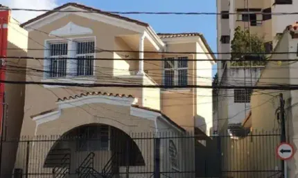 CASA COMERCIAL TIPO SOBRADO E COM GARAGEM PARA LOCAÇÃO EM JUNDIAÍ NO CENTRO.