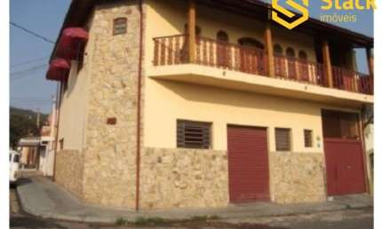 Casa a venda  em Jundiaí no bairro Vila Rami, está  locada a casa e o salão  Residência de médio para alto padrão contendo:- Sala para 3 ambientes