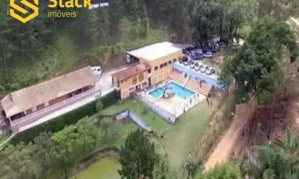 Ótima chácara a venda em Várzea Paulista com 6800 m² contendo casa térrea com 8 dormitórios sendo 3 suítes,