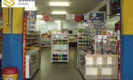 Imóvel comercial locado a venda ideal para investidor em Jundiaí contendo instalação de mercado e padaria