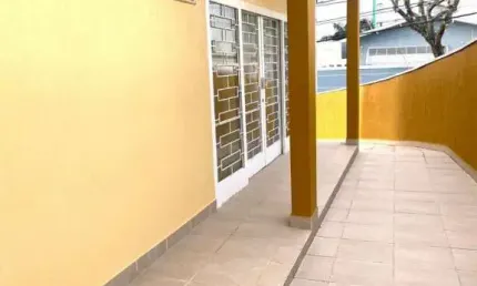 Casa à Venda, localizada na Vila Municipal, região central de Jundiai, muito próxima ao Colégio Leonardo e av. Antônio Segre em Jundiaí - SP