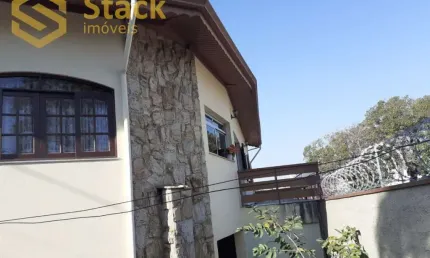 CASA À VENDA contendo 3 dormitórios, sendo 1 suite,  233 m² de área construída, localizada no Jardim Bonfiglioli - JUNDIAÍ/SP