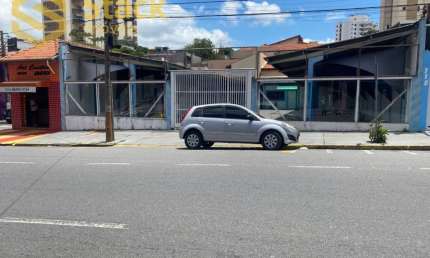 Galpão localizado na região central de Jundiai, SP,  para venda.  O Terreno do Galpão mede 513 m² e a área construida é de 371 m²