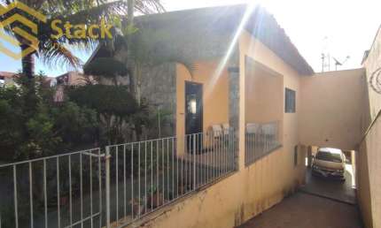 CASA À VENDA EM JUNDIAÍ 3 DORM COM 1 SUÍTE E 5 VAGAS DE GARAGEM