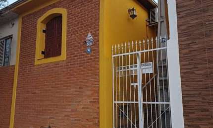 CASA A VENDA LOCALIZADA NA VILA PROGRESSO JUNDIAÍ-SP. CONTENDO 3 QUARTOS, SALA, BANHEIRO SOCIAL E COZINHA. São151,0 m² de área util, e 169 m² terreno.