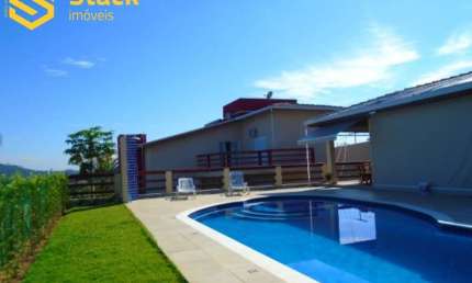 CASA PARA VENDA OU LOCAÇÃO, LOCALIZADA NO CONDOMÍNIO RESIDENCIAL DOS LAGOS EM ITUPEVA - SP. ÁREA CONSTRUÍDA DE 360,0 m², TERRENO DE 955,0 m².