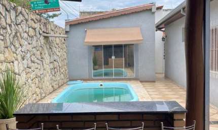 CASA TÉRREA DE ESQUINA COM 3 DORMITÓRIOS À VENDA NA VILA LIBERDADE - JUNDIAÍ/SP.