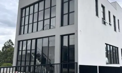 SALÃO  COMERCIAL SUBSOLO 153m² - DISPONÍVEL LOCAÇÃO - COM ELEVADOR   - JD PRIMAVERA  -  ITUPEVA-SP!