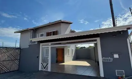 CASA (S0BRADO) 3 DORMITÓRIOS COM SUÍTE E PISCINA À VENDA NO BAIRRO JARDIM SÃO VICENTE - JUNDIAÍ/SP.