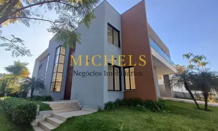 Casa de esquina no condomínio santa clara – alto padrão com 450m²