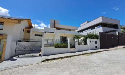 Casa para Venda em São José, Centro, 5 dormitórios, 1 suíte, 3 banheiros, 3 vagas