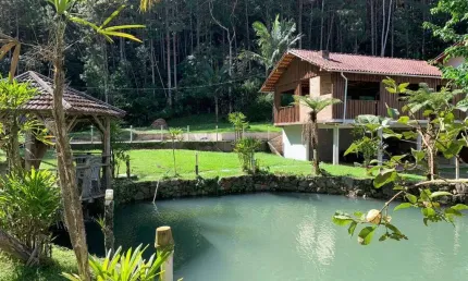 Sítio para Venda em Águas Mornas, Centro, 2 dormitórios, 1 suíte, 3 banheiros, 3 vagas