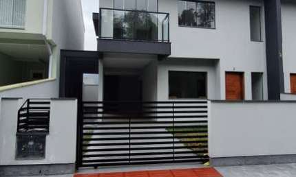 Casa à venda na Avenida Lisboa, Forquilhas, São José