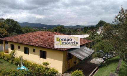 Encantadora Chácara em Mairiporã com 3 Quartos, Pomar e Casa de Boneca Suspensa!