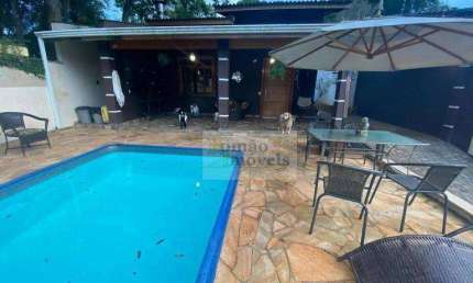 **Espetacular Casa de 4 Quartos com Piscina, Sauna e Pub Irlandês Fino Acabamento em Mairiporã/SP