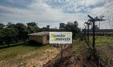 Terreno com 1.968,28m² à venda no Bairro do Corumbá. Pode servir para exploração comercial.