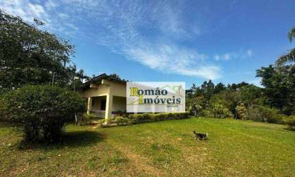 Terreno com 8.892,30m² à venda no Bairro do Corumbá. Possui quadra poliesportiva, área gramada, casa sede, salão de festas/churrasqueira.