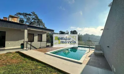 Terreno com 2 Lindas casas com excelente acabamento e área gourmet com piscinas e churrasqueiras, excelente opção de imóvel para sua familia.