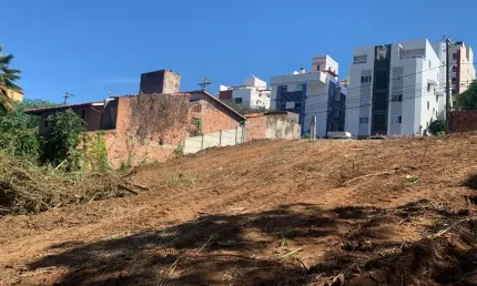 Terreno à venda na Rua Desembargador João Azevedo Cavalcante, Jardim Placaford, Salvador