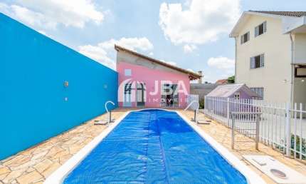 Casa com 4 quartos, amplo Quintal e piscina aquecida