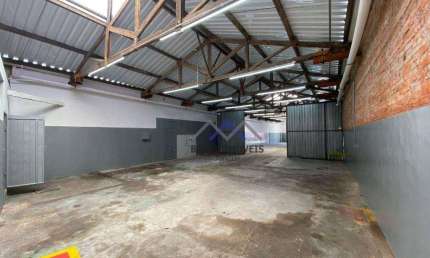 Excelente galpão multifuncional  disponível para locação com 420 m² de área construída e 420 m² de terreno reformado no centro de Jundiaí,/SP
