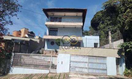 Vende - Sobrado Alto Padrão - 500m²  - em Condomínio Fechado -Jardim Ibiratiba, aos pés da Serra da Cantareira- SP.