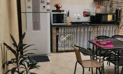 Vende - Linda e Espaçosa Casa Triplex - 220m² -  Vila Galvão Guarulhos - SP.