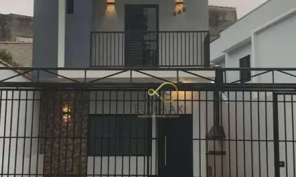 Sobrado à Venda no Jardim Triunfo, Guarulhos -SP com 3 suítes e 3 vagas de garagem