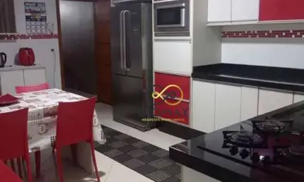 Vende - Casa Sobrado com Planejados - 3 quartos, 3 banheiros, 4 Vagas - Parque Flamengo - Guarulhos - SP.