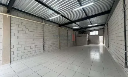 Galpão para locação em tremembé com 105m2, 02 banheiros e quintal.desocupação prevista 05/09/25