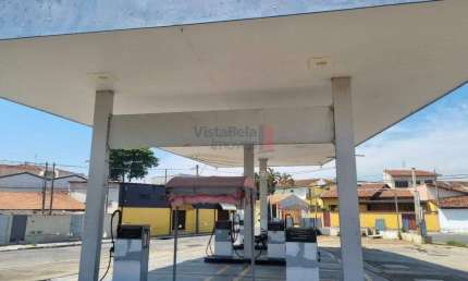 Prédio comercial, antigo Posto de Combustível, excelente localização com frente para 03 ruas.