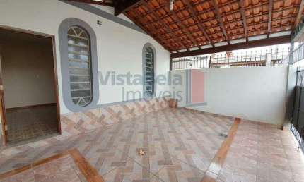 Casa para Locação no Jardim Ana Emília com 02 quartos. PREVISÃO DE DESOCUPAÇÃO: 03/08/25