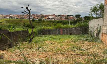 Terreno amplo e plano, pronto para construir seus sonhos!