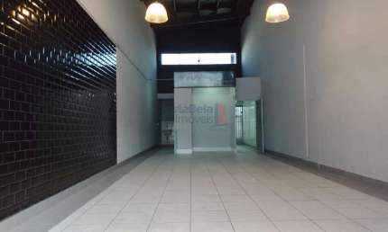 Imóvel comercial na Vila São Geraldo com ótima localização grande salão com pé direito duplo, 2 banheiros e recuo para estaciionamento