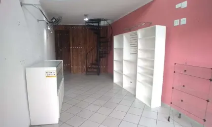 Ponto Comercial próximo ao Centro para Locação. Possui Mezanino.