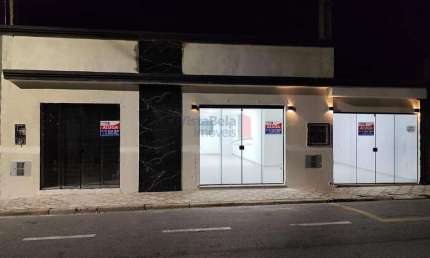 Ponto Comercial Novo, a poucos passos da charmosa Praça Santa Terezinha. Primeira locação