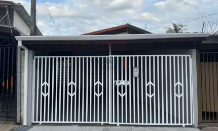 Casa Reformada a Venda com 2 Dormitórios no Residencial Bardan
